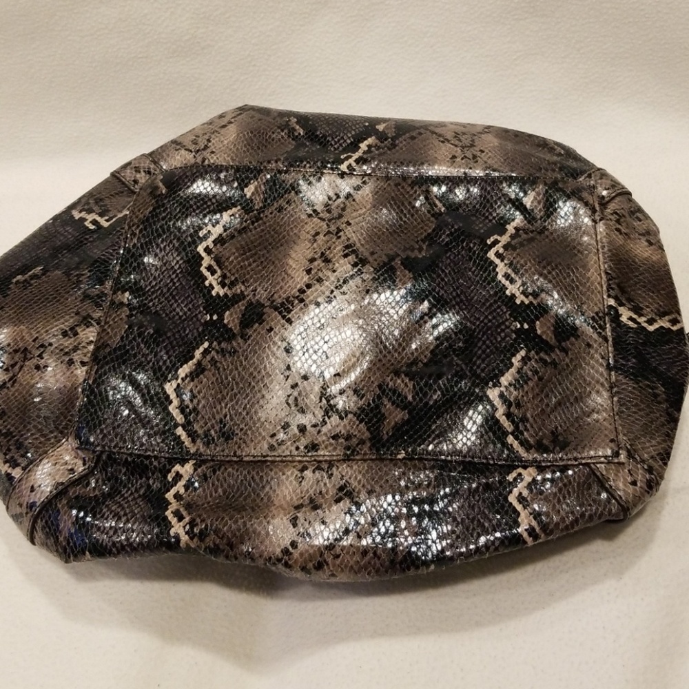 Drawstring snakeprint bag. - Picture 6 of 8